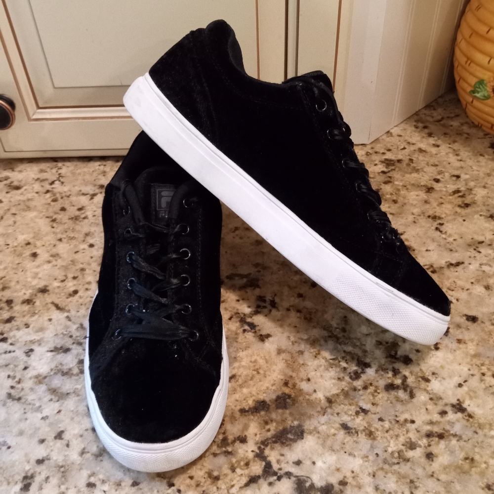 🔥FILA velvet sneakers w/ribbon